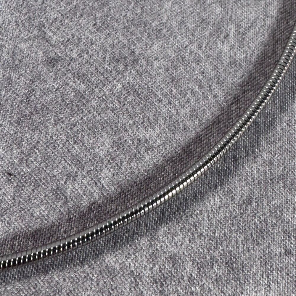 Vintage Modernist Silver Tone Tiered Grid Mesh Pendant Omega Collar Choker Neck - Picture 5 of 6